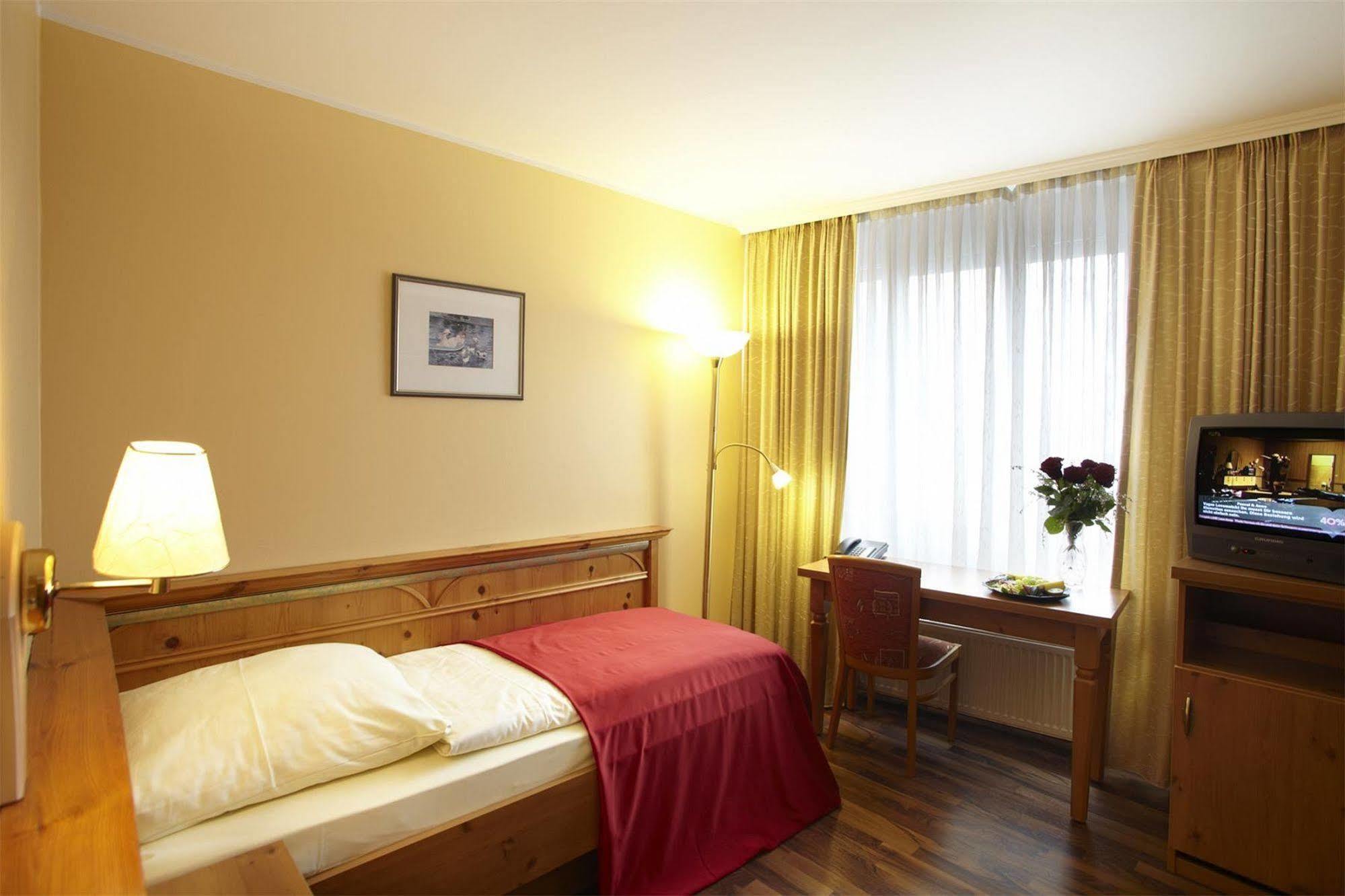 Hotel Gasthof Zur Post München Rum bild